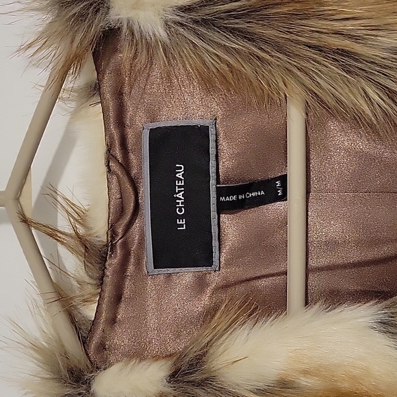 Le Chateau Faux Fur Vest - Picture 2 of 3